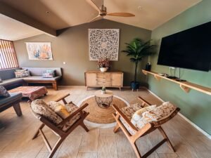 Salon intérieur au Fare HAVAI TENAPA à RAIATEA - Polynésie française